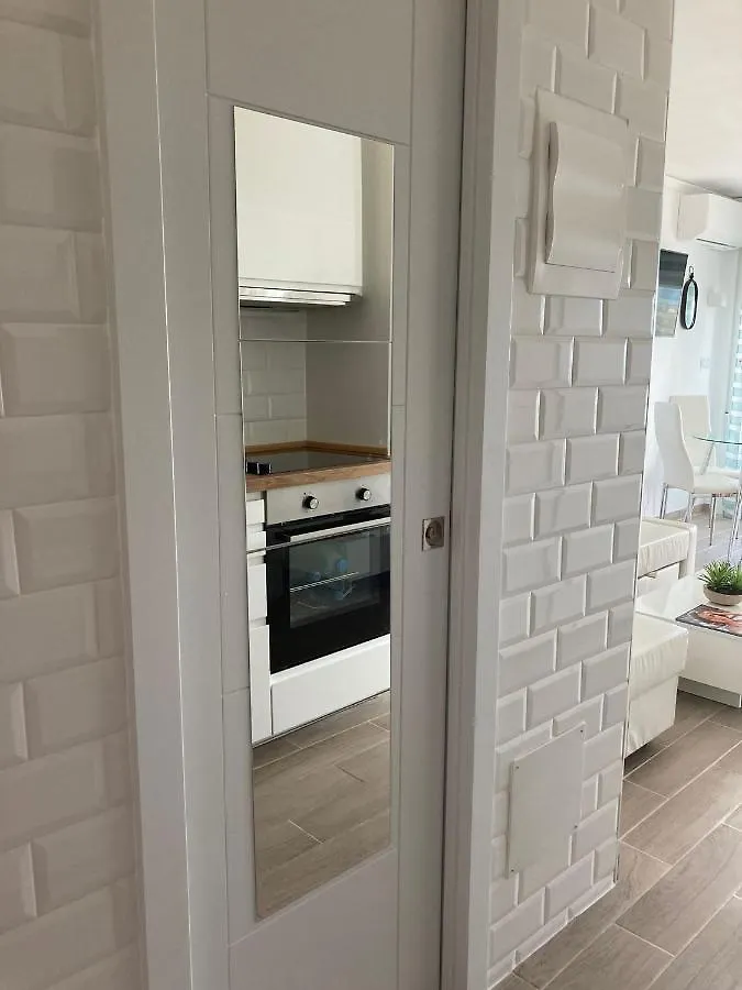 アパート マルベーリャRenovated Modern Elegant Studio With Sea Viewアパートメント スペイン