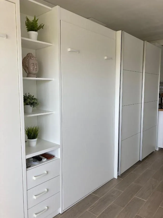 マルベーリャRenovated Modern Elegant Studio With Sea Viewアパートメント スペイン